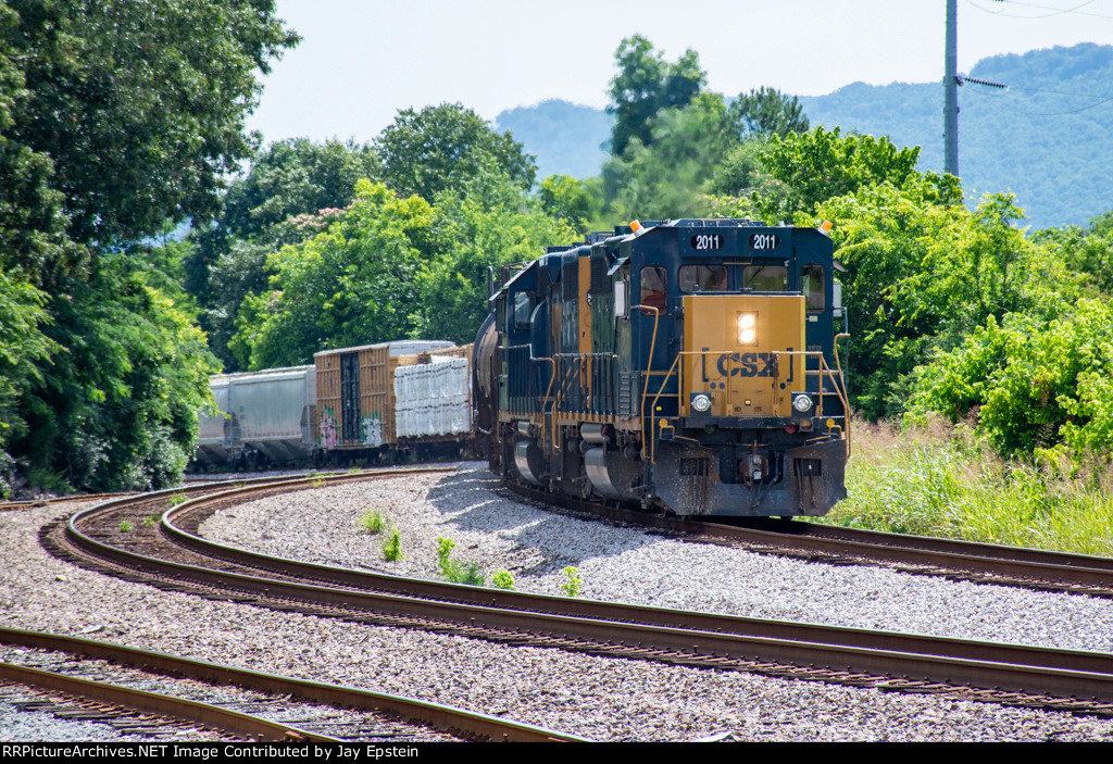 CSX 2011 leads a local around the bend at Bridgeport 